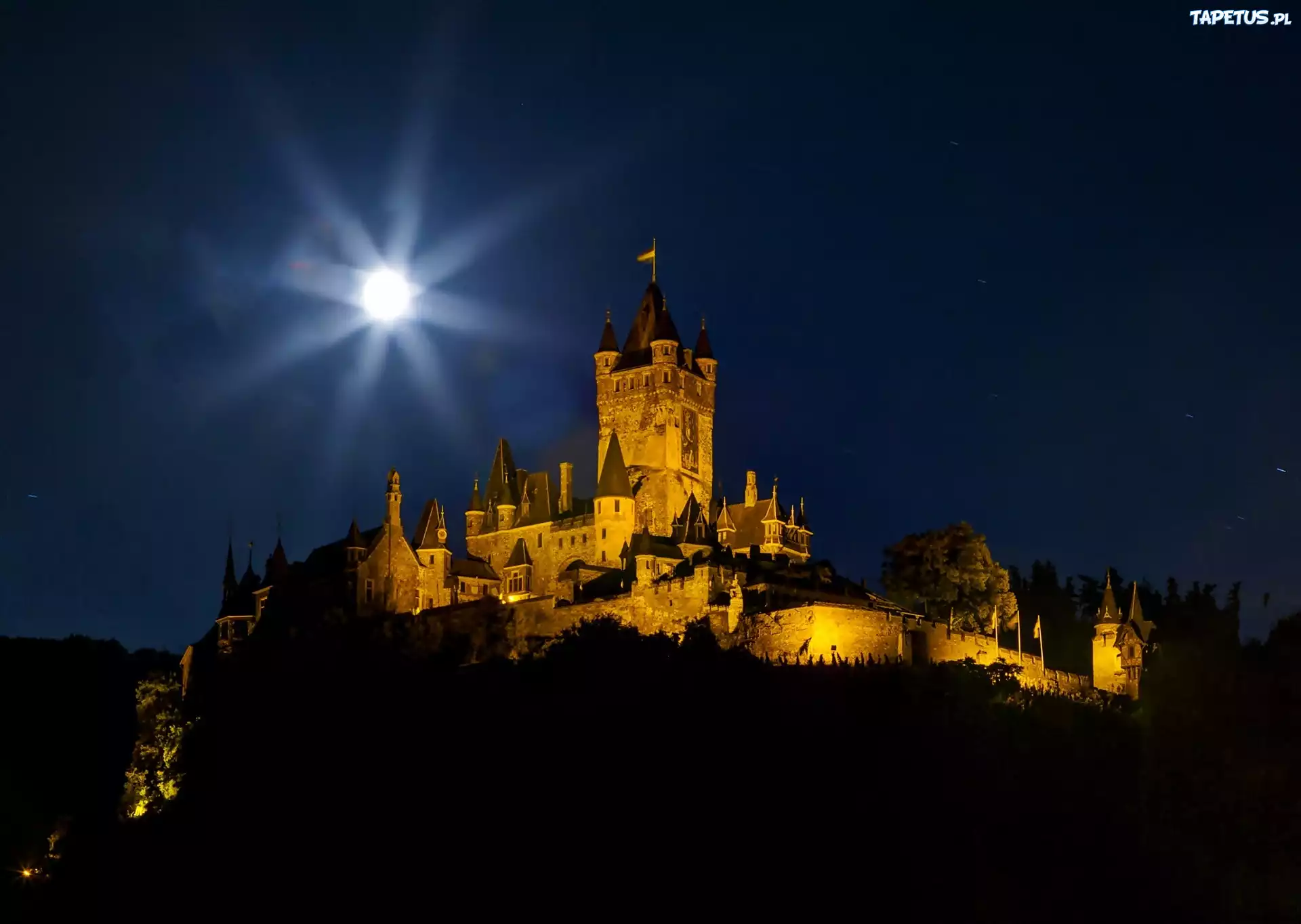 Zamek Reichsburg, Miasto Cochem, Niemcy, Wzgórze, Noc, Promienie, Księżyca