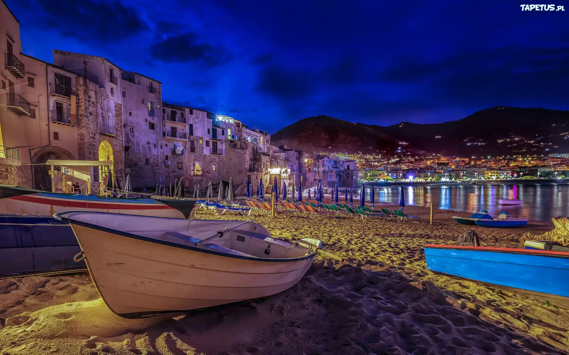 Włochy, Sycylia, Cefalù, Wybrzeże, Plaża, Łódki