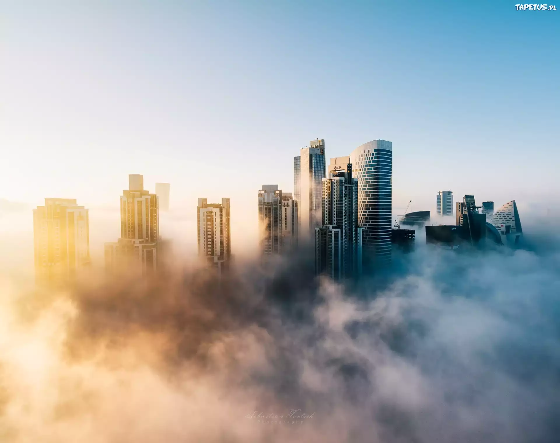 Dubaj, Drapacze chmur, Mgła
