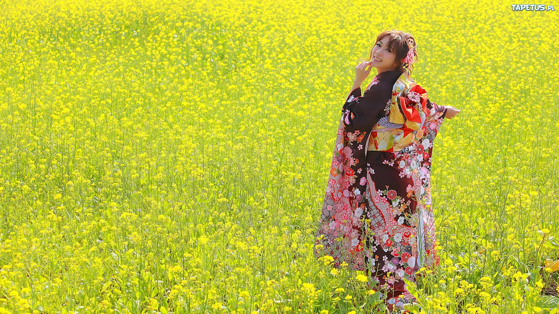 Kobieta, Azjatka, Kimono, Uśmiech, Żółte, Kwiaty