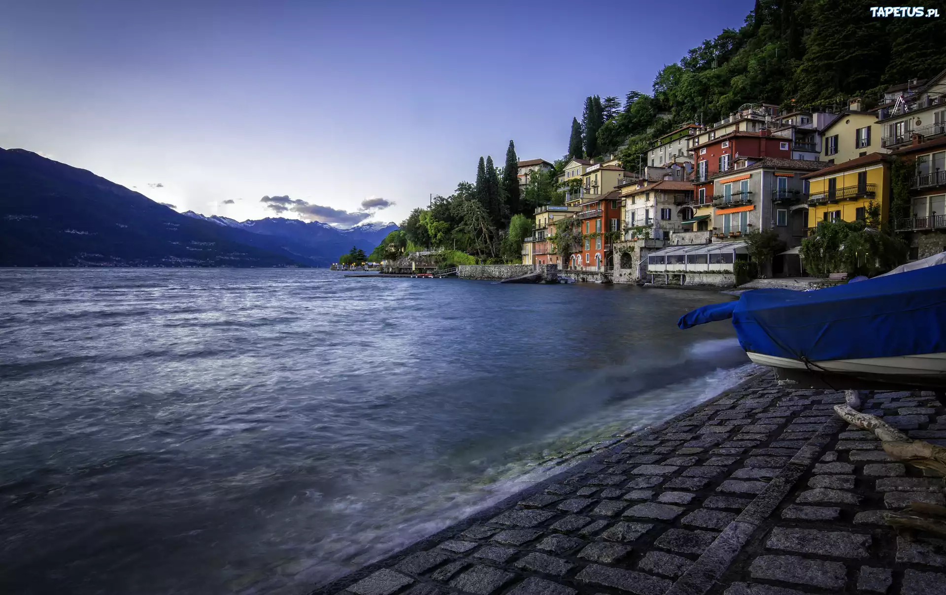 Włochy, Lombardia, Varenna, Jezioro Como, Domy