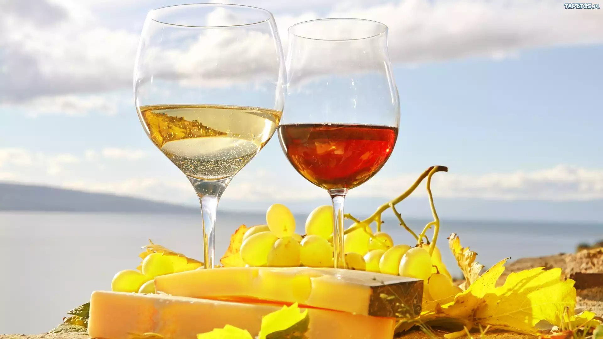 Wino, Kieliszki, Winogrona, Ser, Niebo, Rozmyte, Tło