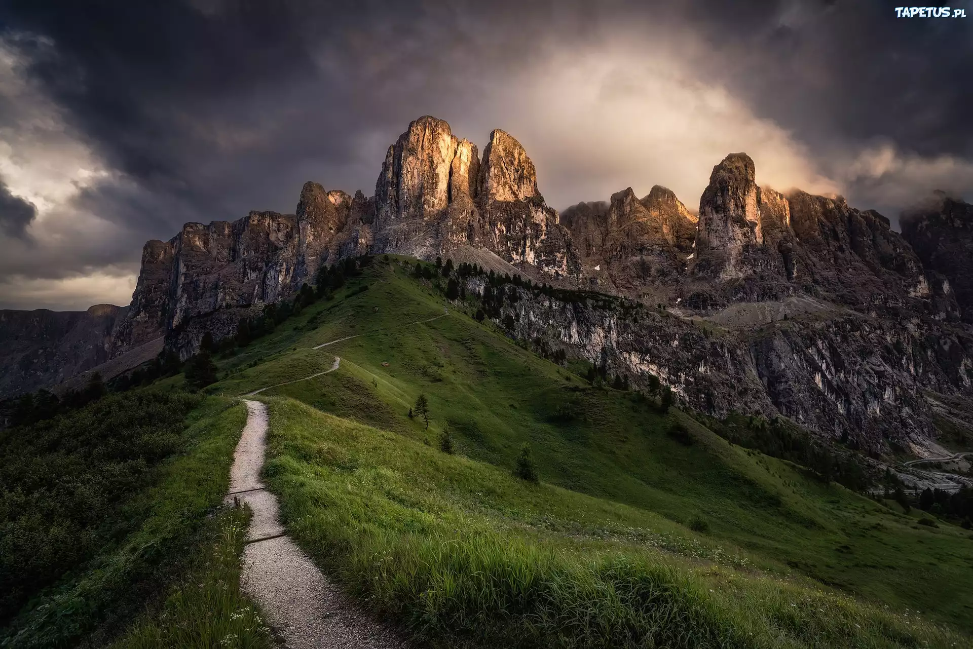 Włochy, Południowy Tyrol, Alpy, Dolomity, Przełęcz Gardena Pass, Góry Sella, Ścieżka