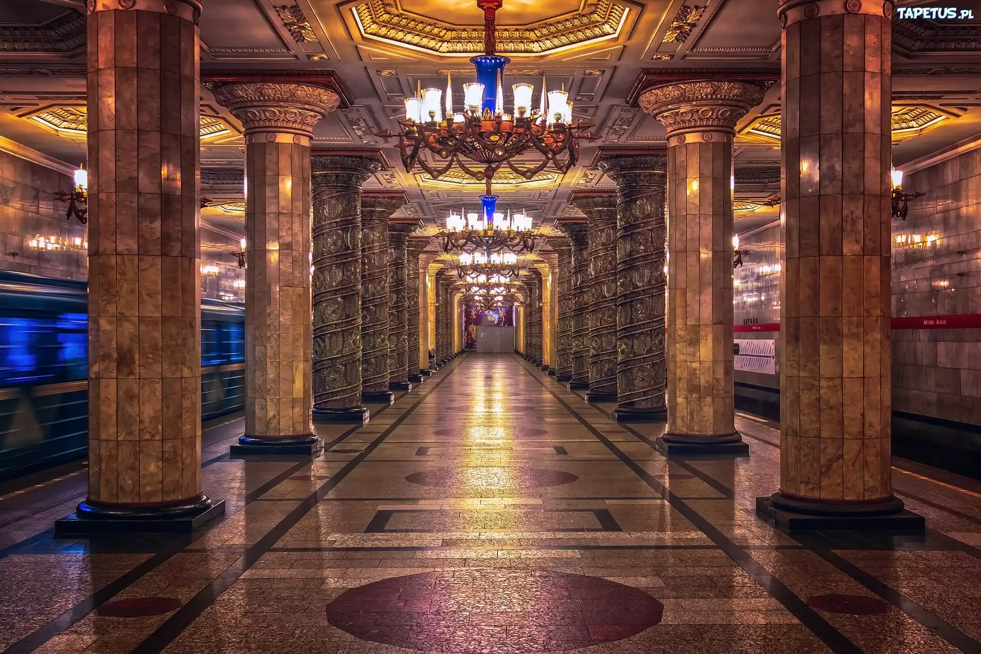 Filary, Żyrandole, Pociąg, Metro, Petersburg, Rosja
