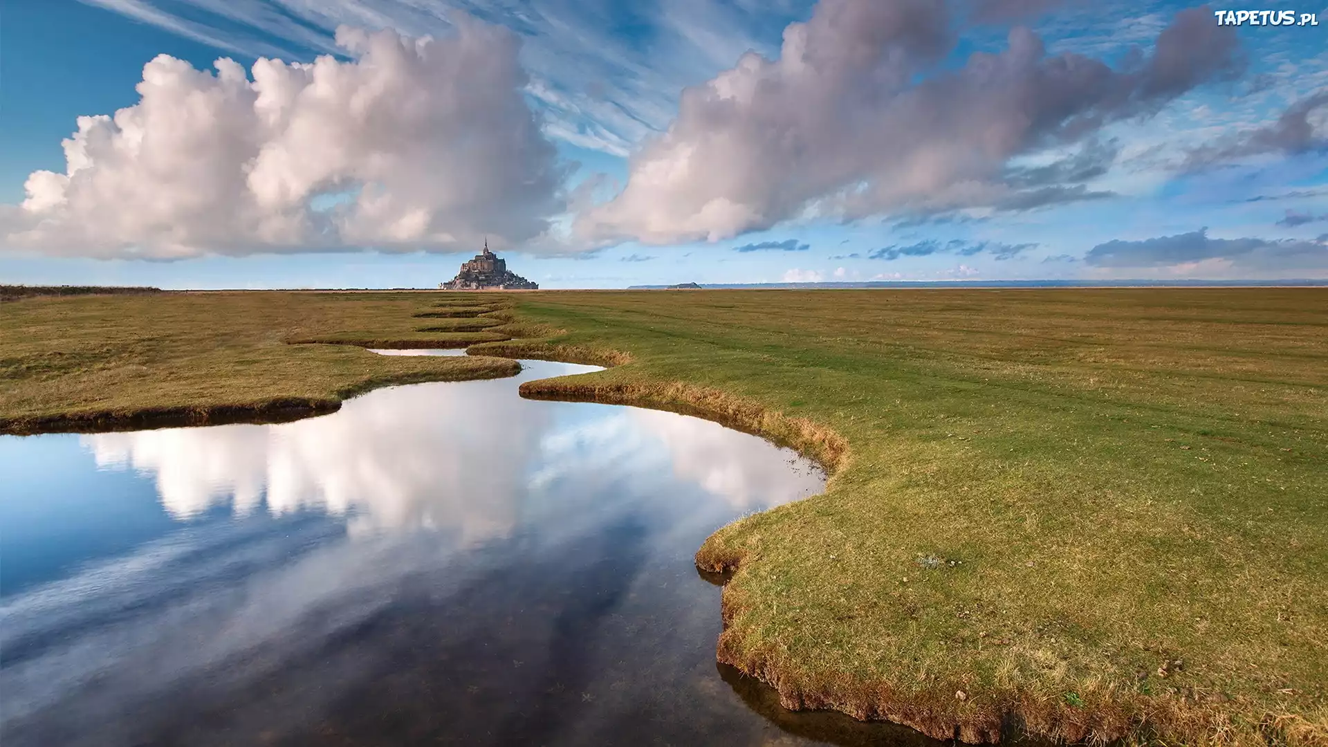 Francja, Mont Saint Michel, Opactwo św Michała Archanioła, Chmury, Woda, Łąka