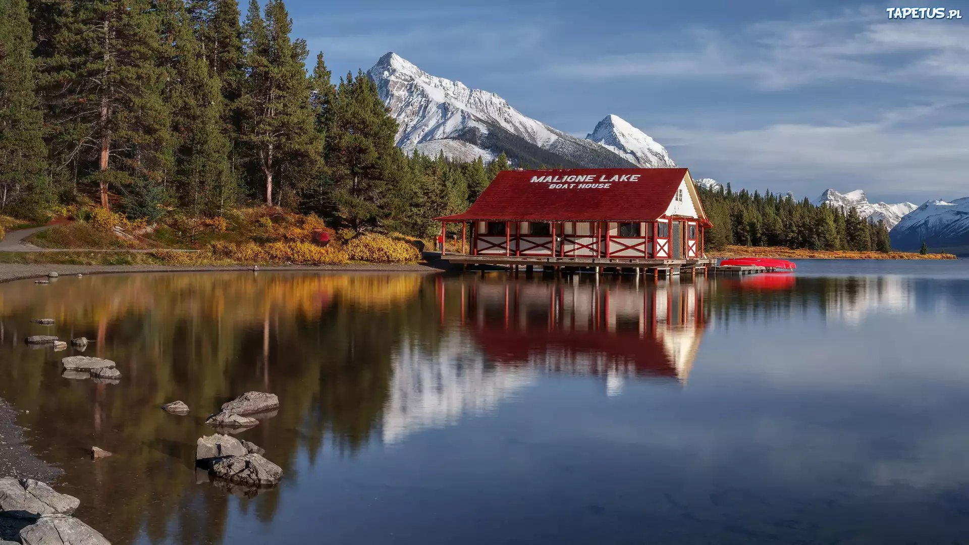 Kanada, Park Narodowy Jasper, Prowincja Alberta, Jezioro, Maligne Lake, Góry, Drzewa, Lasy, Przystań, Kajaki Budowla
