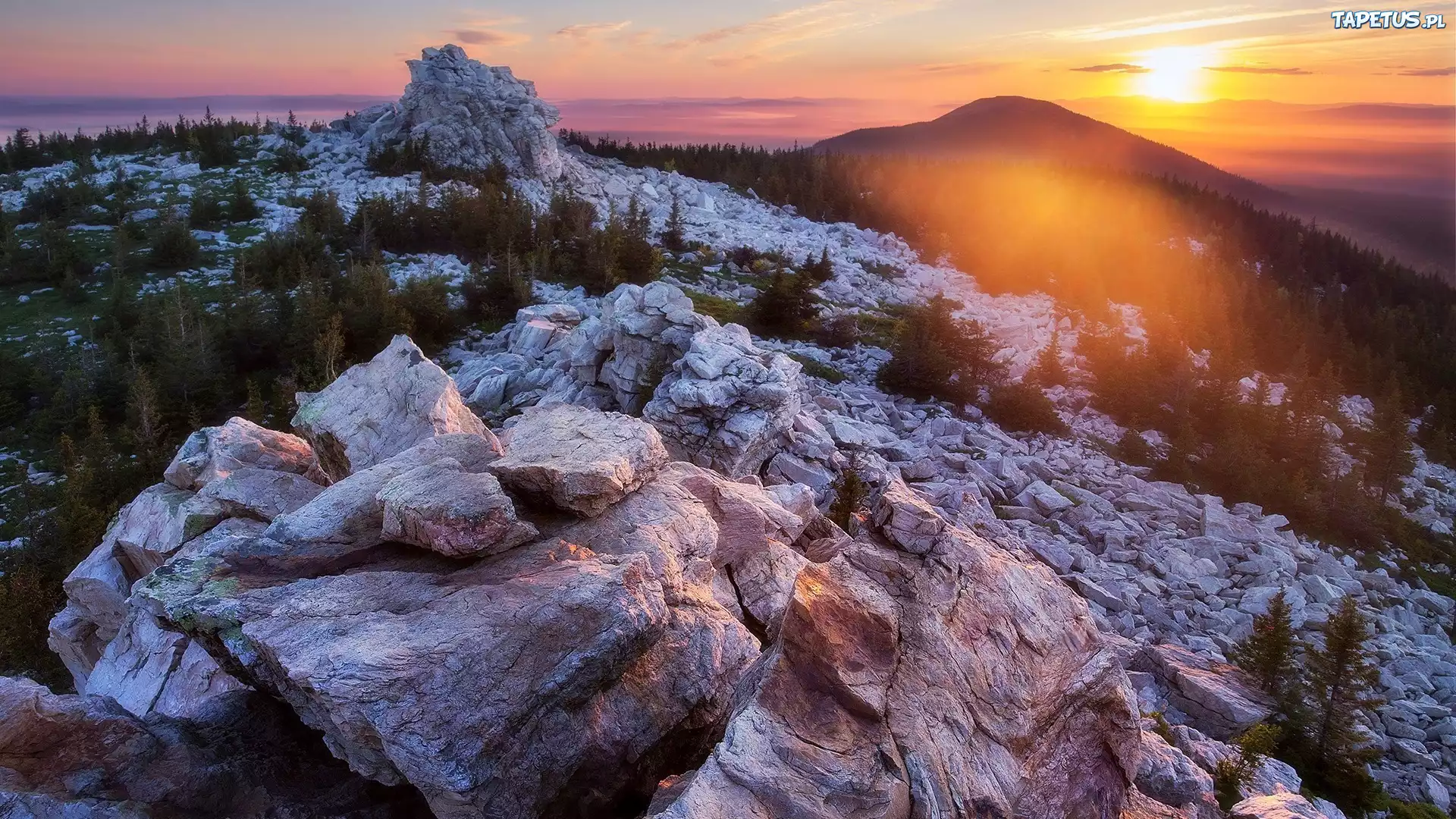 Zachód słońca, Góry, Południowy Ural, Skały, Drzewa, Park Narodowy Ziuratkul, Obwód czelabiński, Rosja