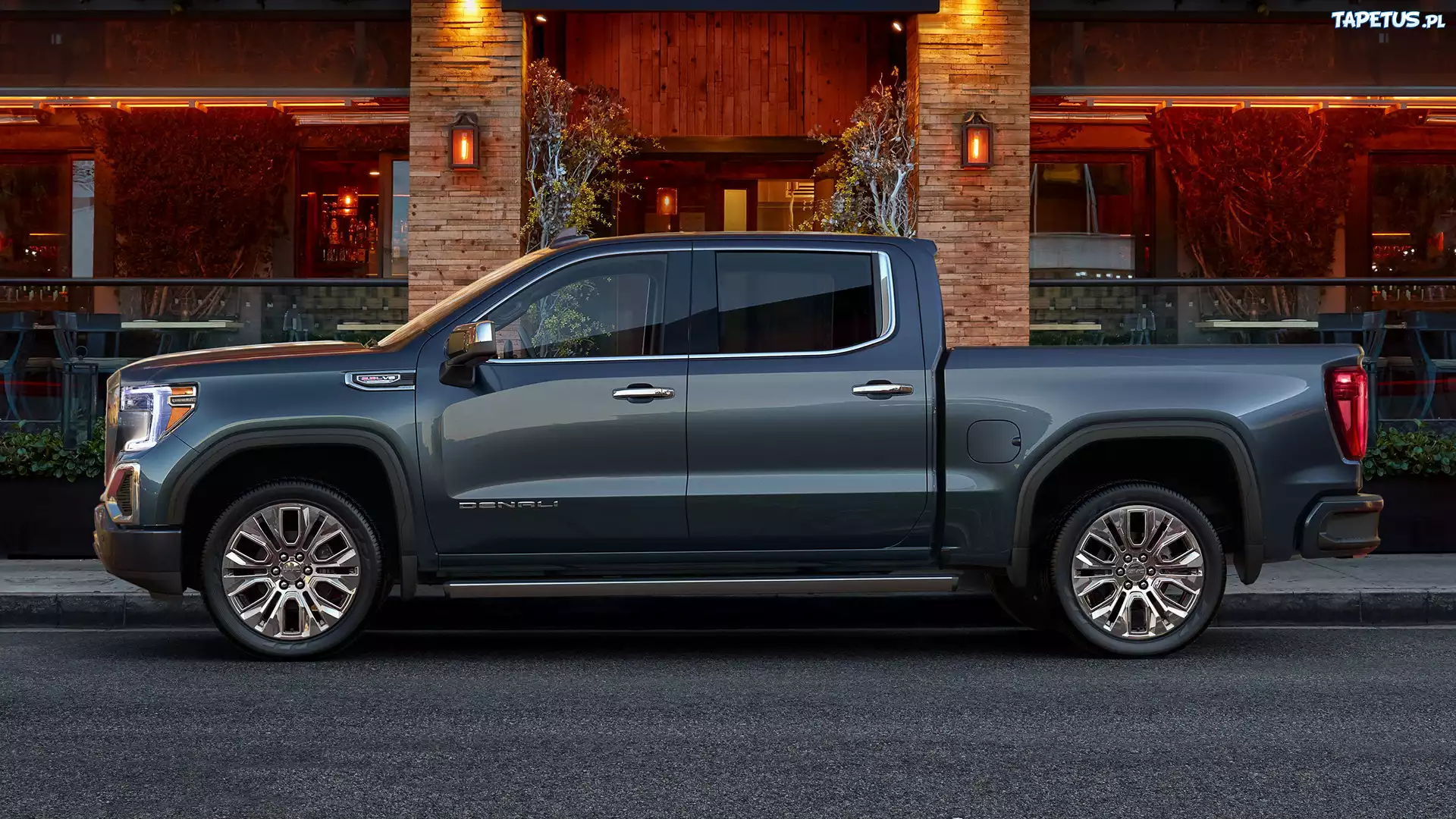 GMC Sierra Denali, Bok