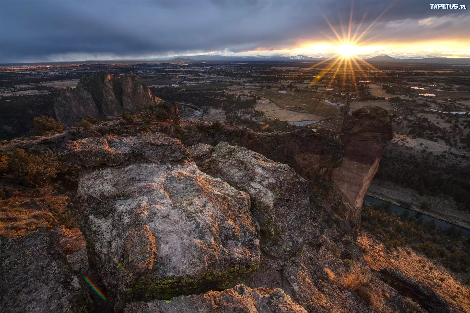 G?ry, Ska?y, Rzeka, Dolina, Promienie s?o?ca, Smith Rock State Park, Stan Oregon, Stany Zjednoczone