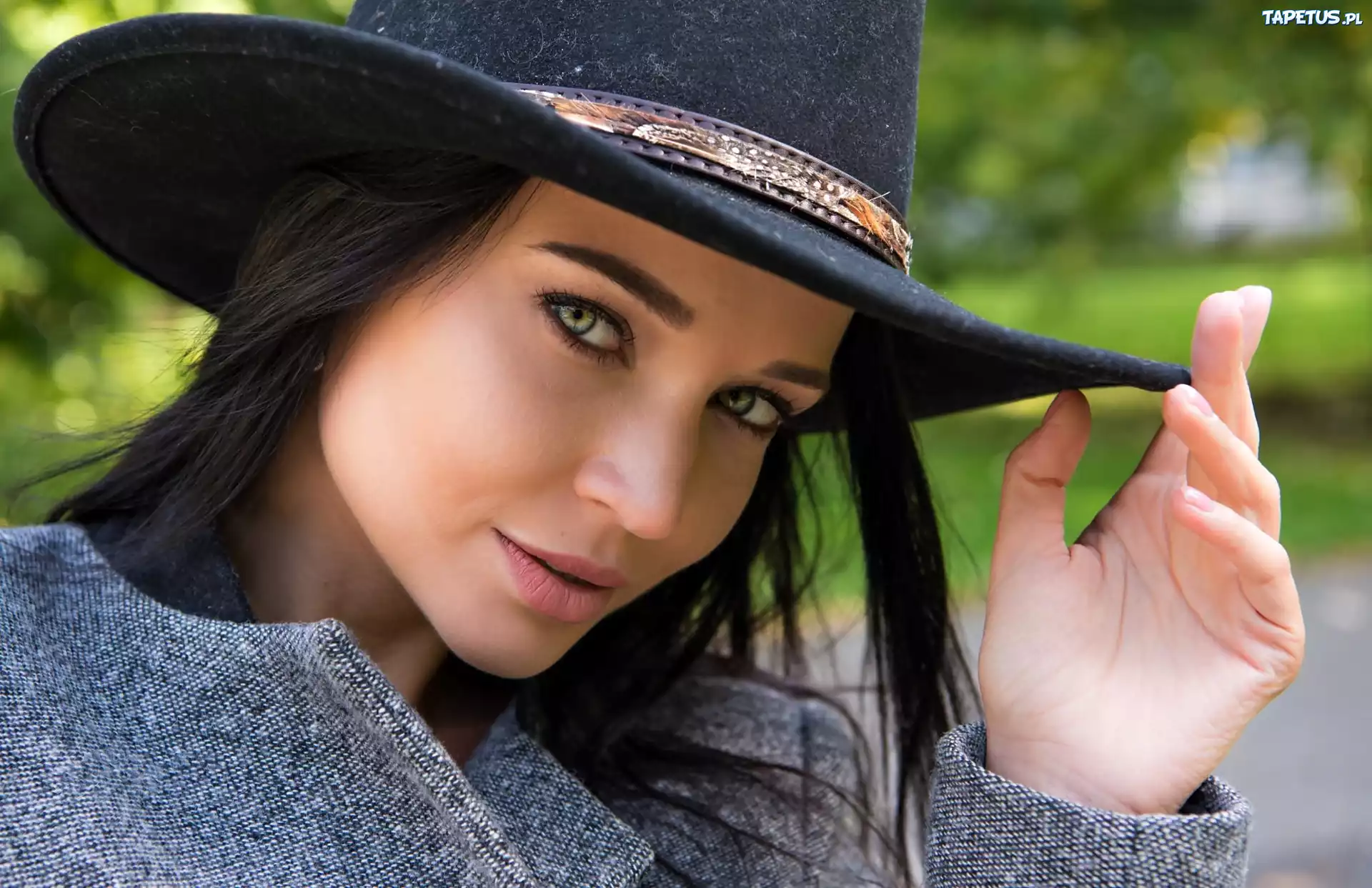 Angelina Petrova, Modelka, Kapelusz, Makija?