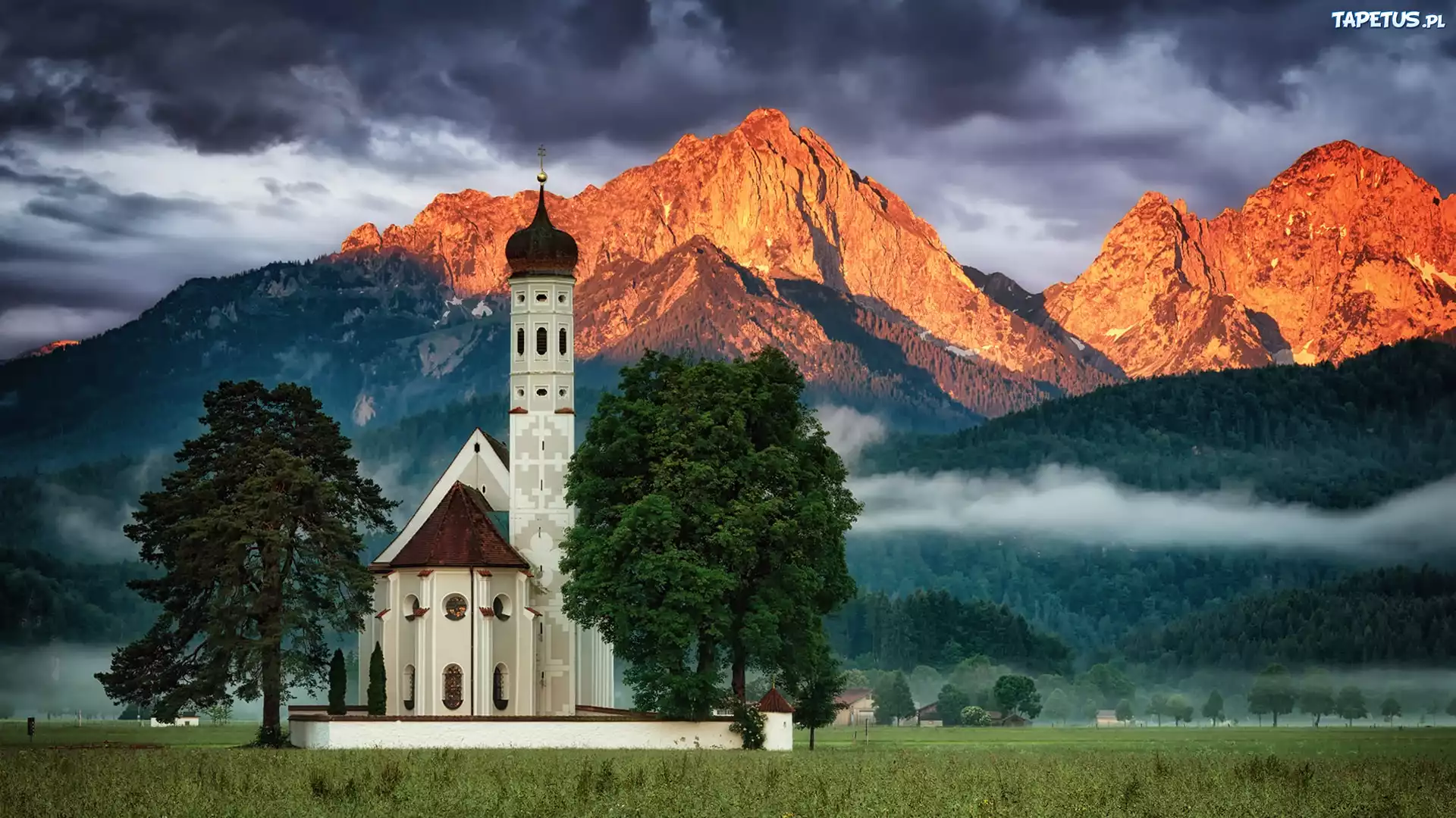 G?ry, Alpy, Ko?ci?? Eglise Saint Coloman, Drzewa, Las, Mg?a, Chmury, Schwangau, Region Allgau, Bawaria, Niemcy