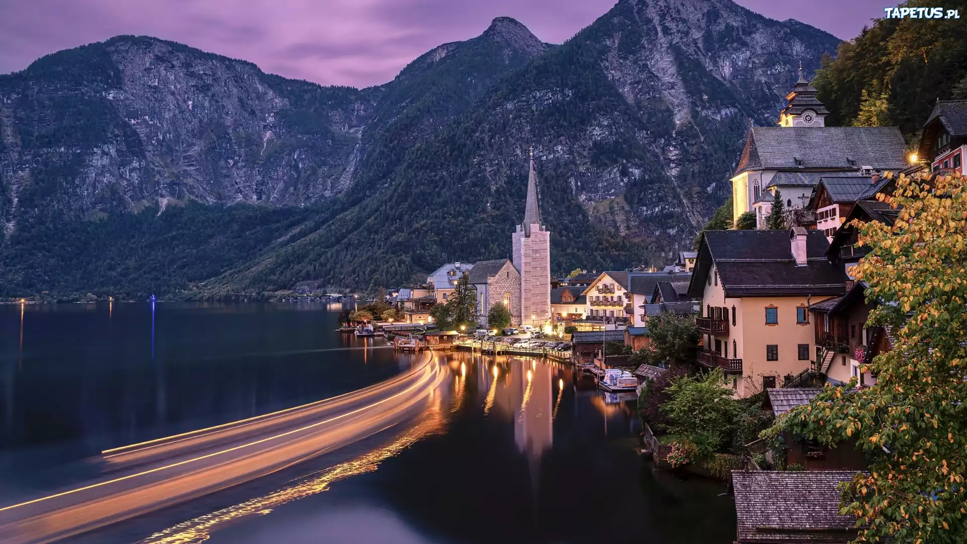 Austria, Hallstatt, G?ry, Alpy Salzburskie, Jezioro Hallstattersee, Domy, ?wiat?a