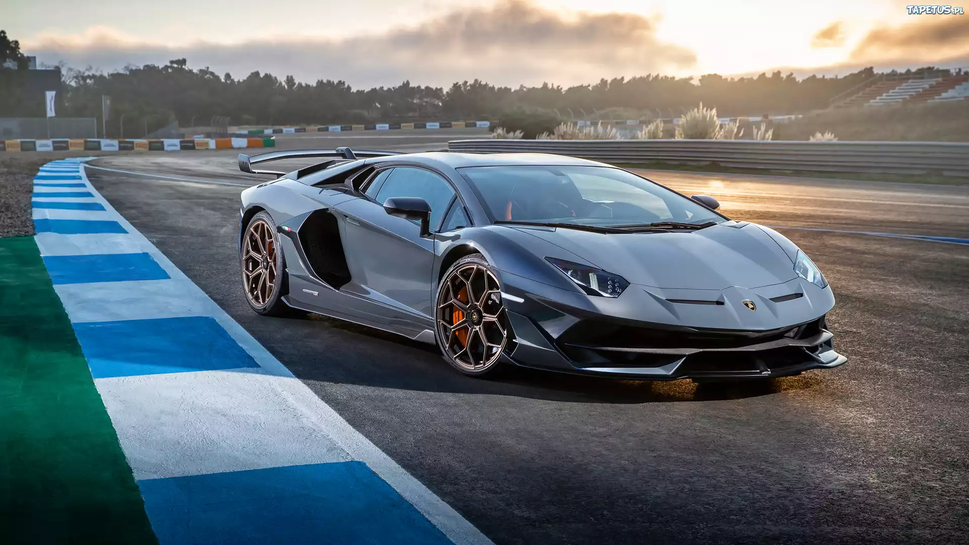 Lamborghini Aventador SVJ, Prz?d, Tor