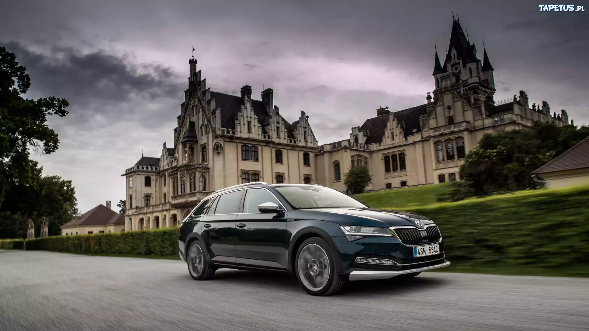 Skoda Superb, 2019, Budynek