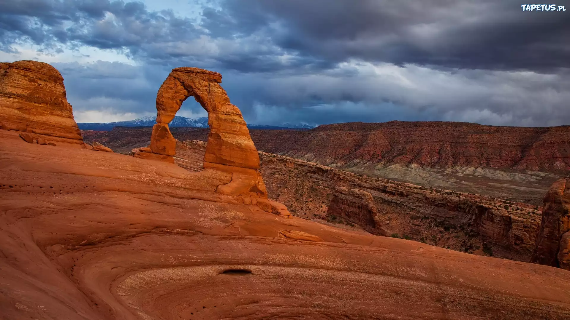Chmury, Kanion, Skały, Łuk Delicate Arch, Park Narodowy Arches, Utah, Stany Zjednoczone