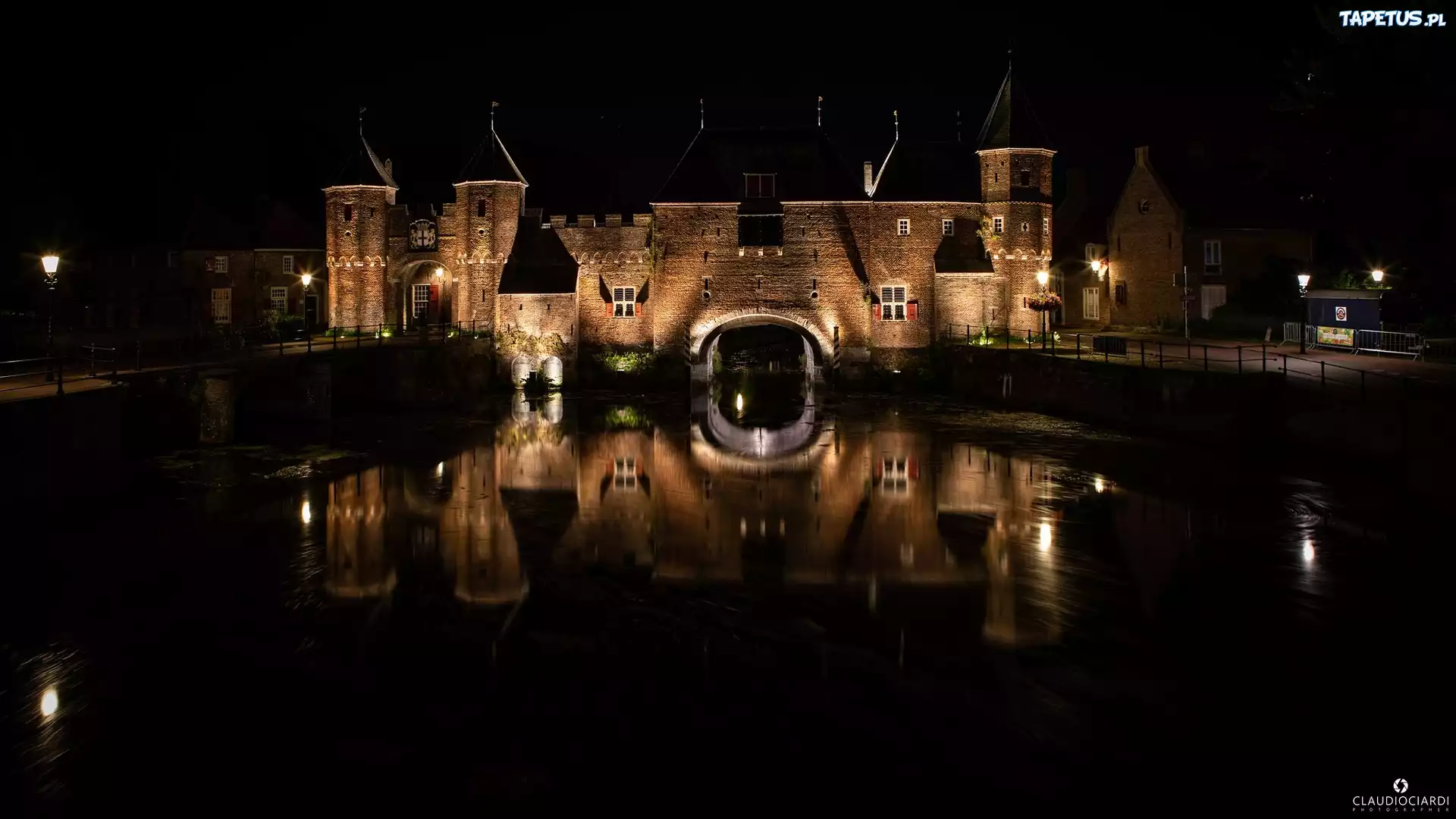 Noc, Budowla, Oświetlona, Brama Koppelpoort, Prowincja Utrecht, Amersfoort, Holandia