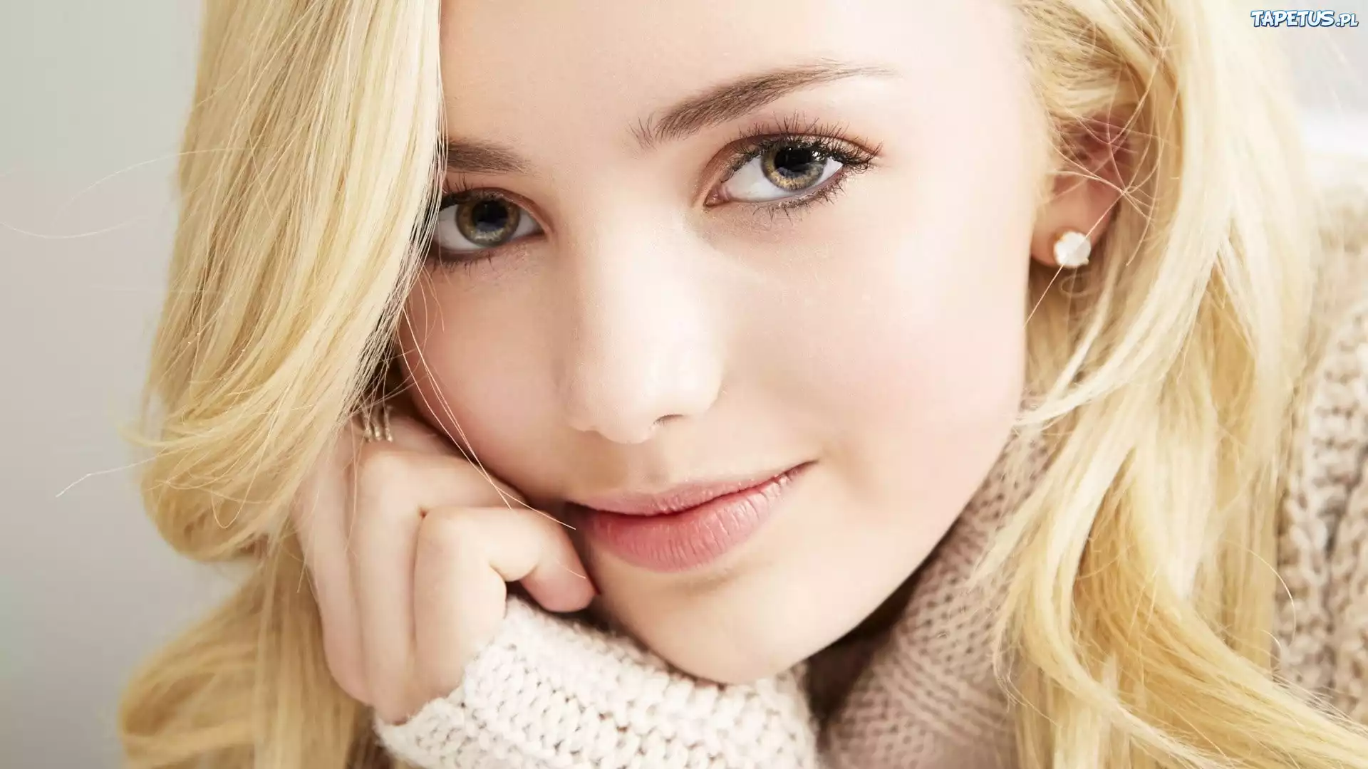 Długowłosa, Blondynka, Uśmiech