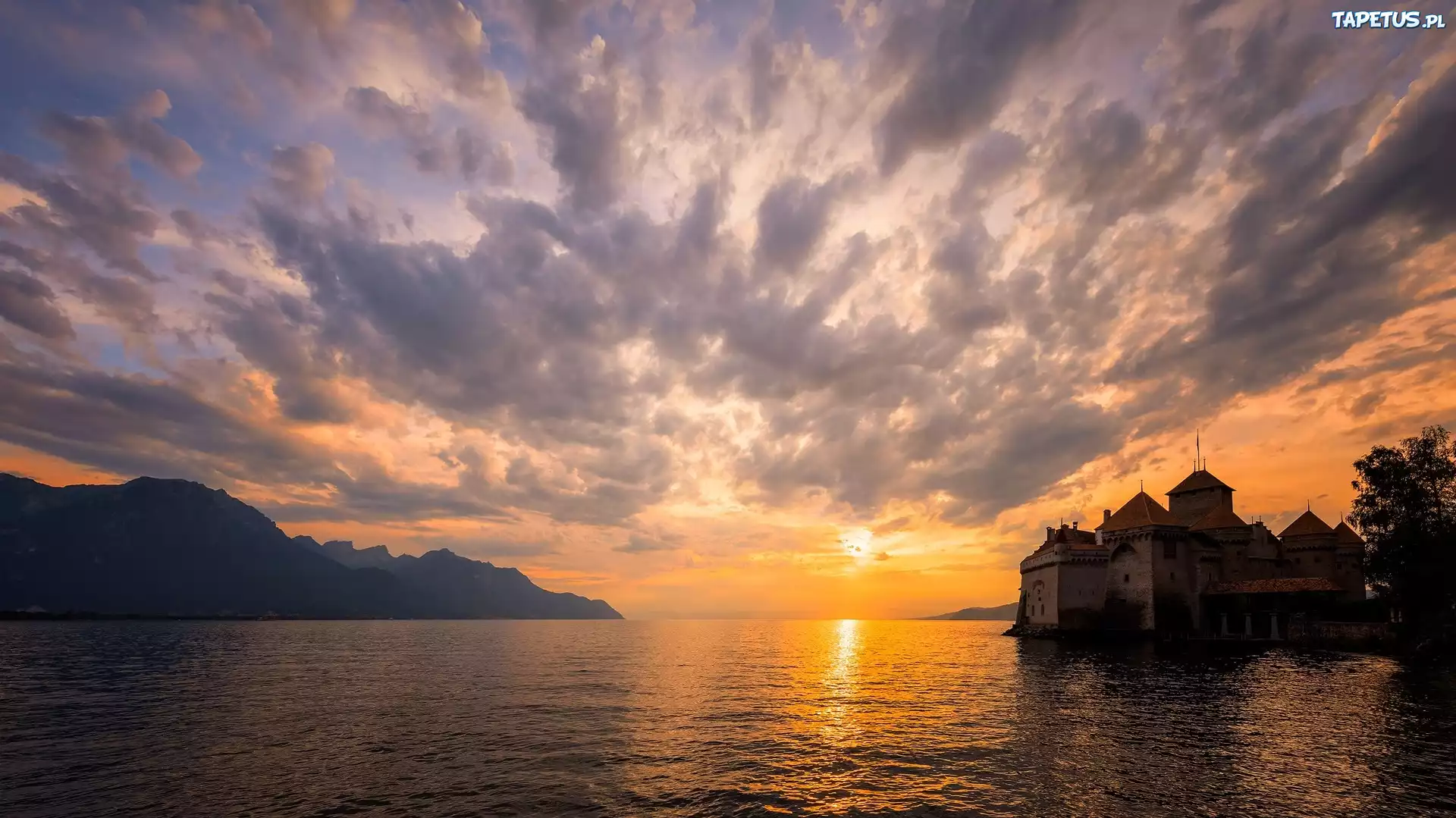 Zamek, Chateau Chillon, Jezioro Genewskie, Góry, Zachód słońca, Chmury, Kanton Vaud, Szwajcaria