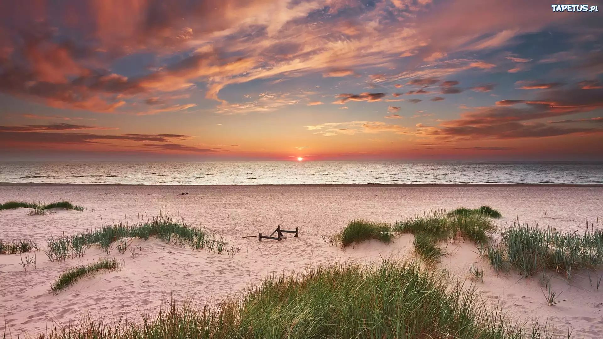 Plaża, Trawa, Morze Bałtyckie, Zachód słońca, Chmury, Polska