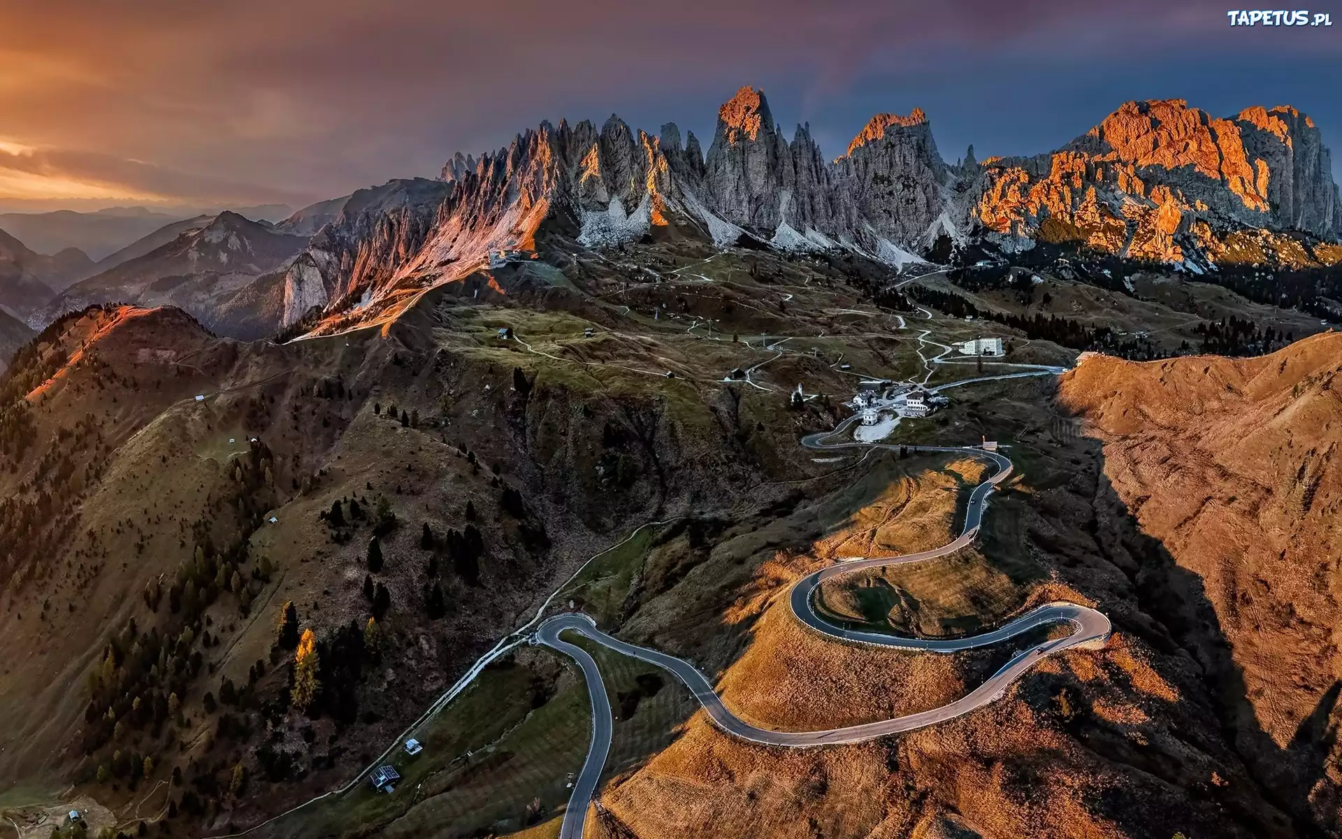 Włochy, Południowy Tyrol, Alpy, Dolomity, Przełęcz Gardena Pass, Góry, Droga