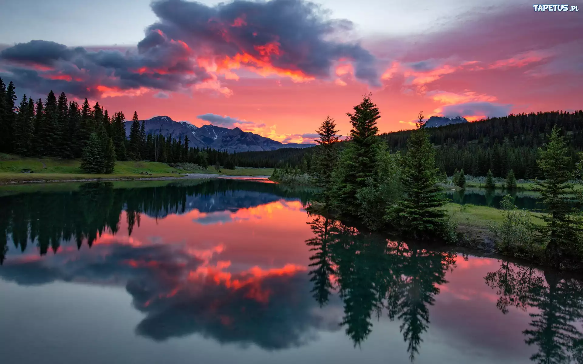 Kanada, Alberta, Park Narodowy Banff, Jezioro, Las, Drzewa, Góry, Niebo, Zachód słońca, Chmury