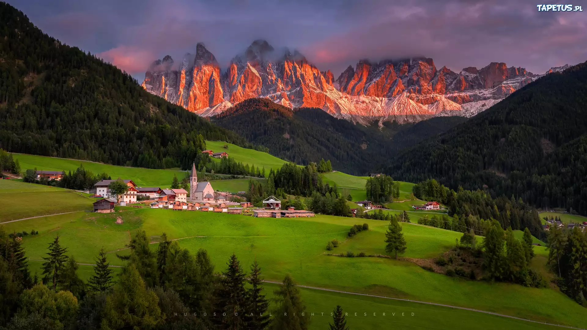 Włochy, Dolina, Val di Funes, Wieś, Santa Maddalena, Góry, Dolomity, Masyw Odle, Lasy, Drzewa, Domy