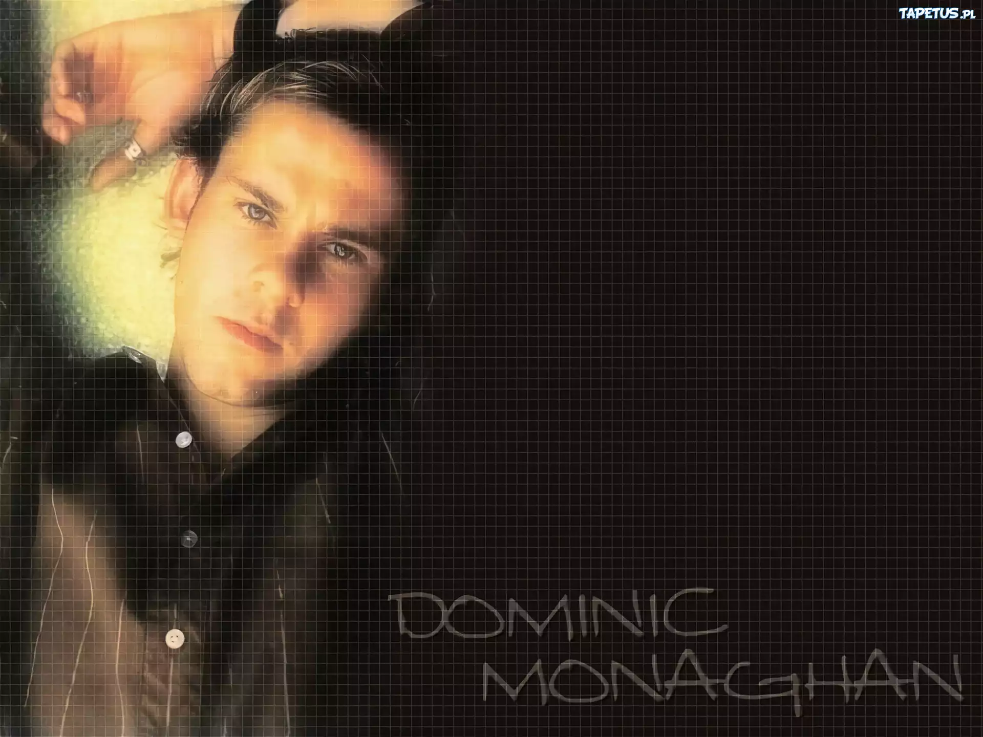 Dominic Monaghan,ciemna koszula