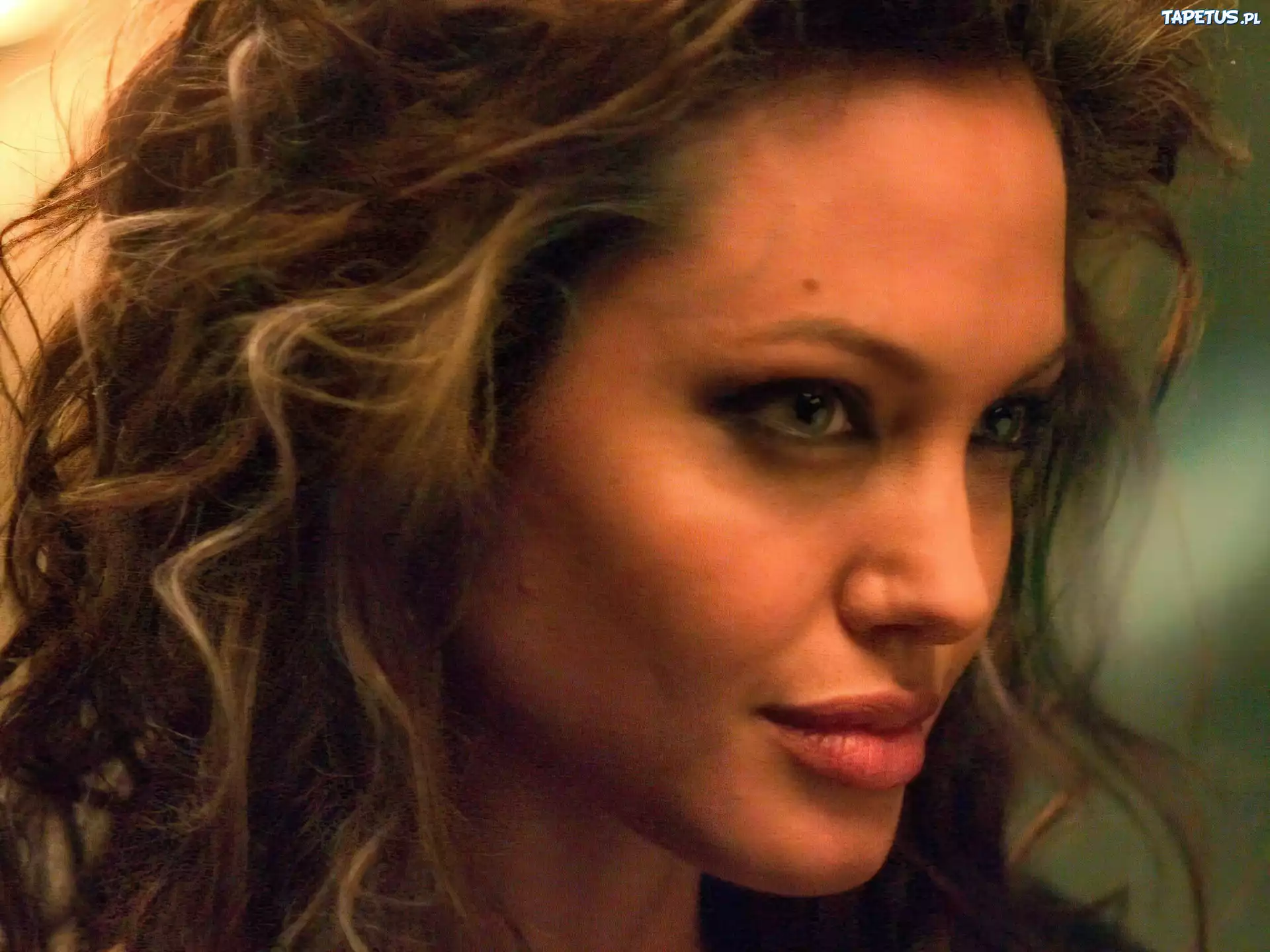 Angelina Jolie, twarz