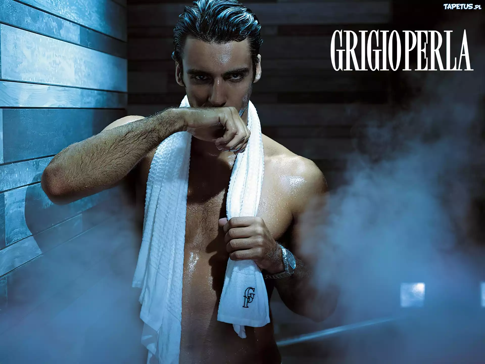 Giorgio Perla, mężczyzna, sauna, ręcznik