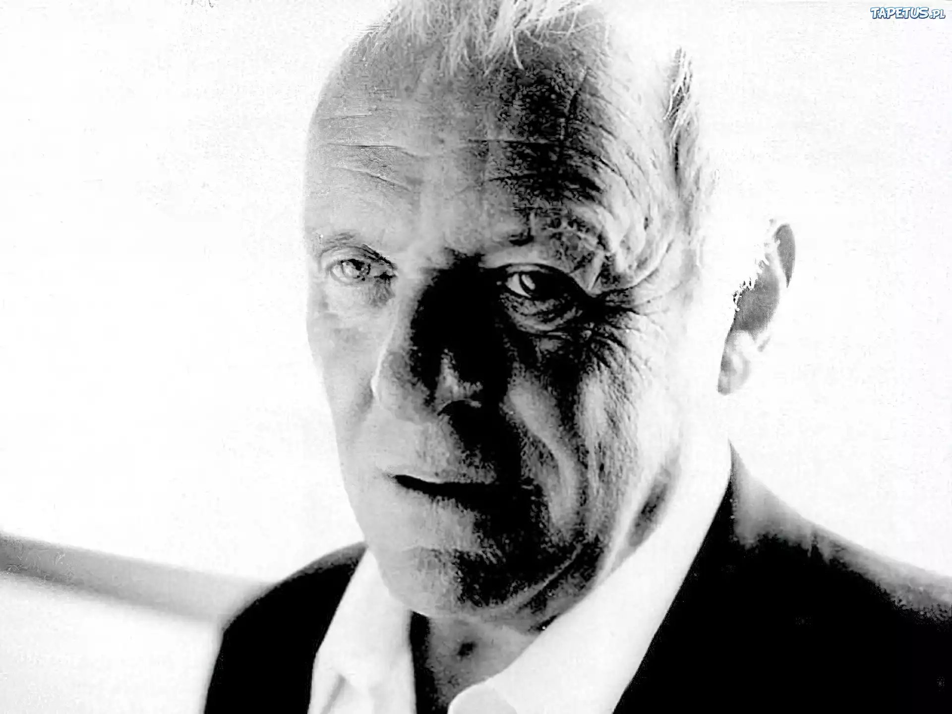 Anthony Hopkins,biała, koszula