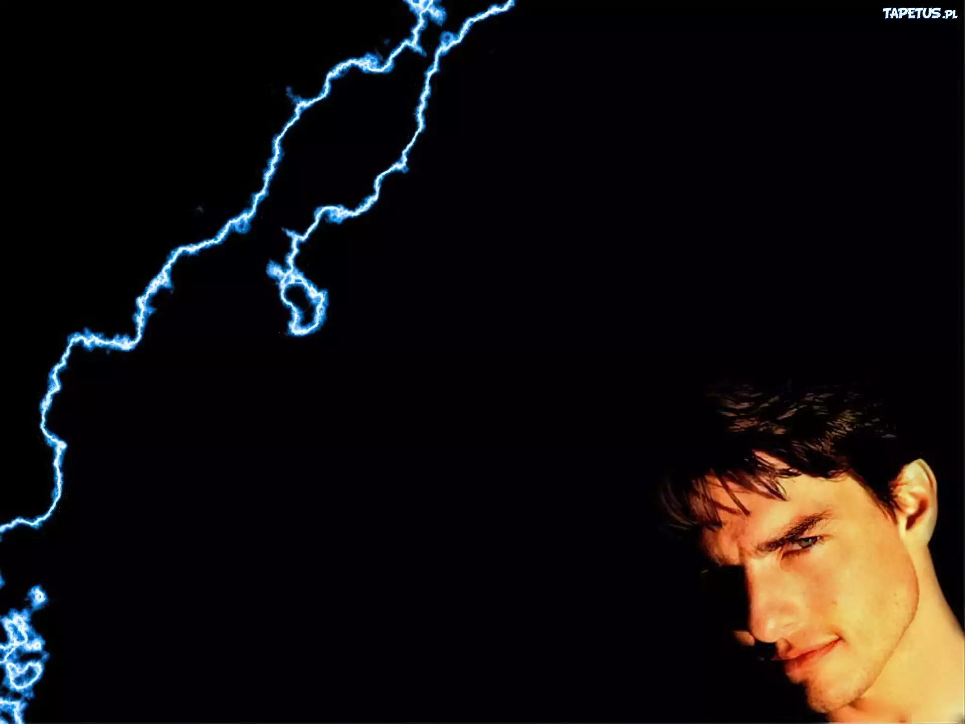 Tom Cruise,ciemne włosy