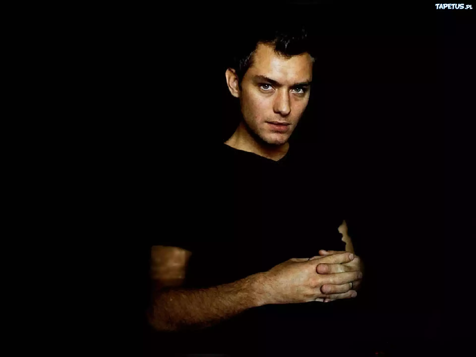 Jude Law,czarny t-shirt