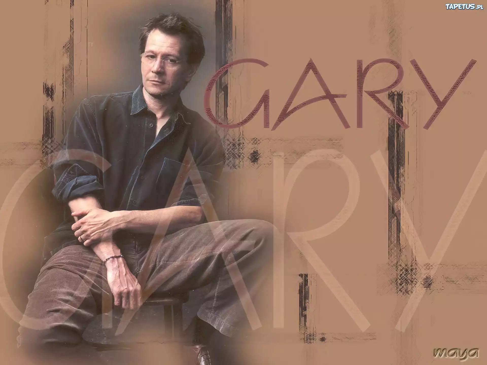Gary Oldman,koszula, okulary