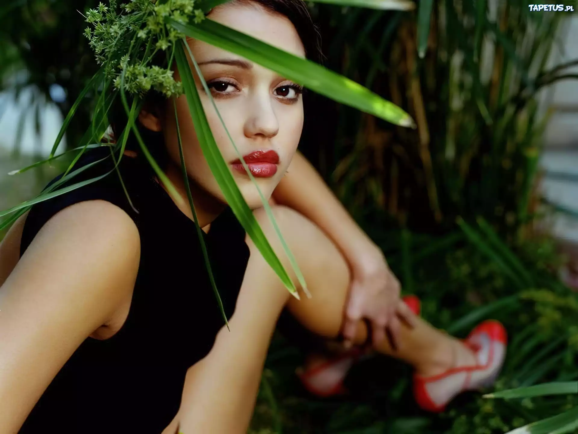 Jessica Alba, trawa