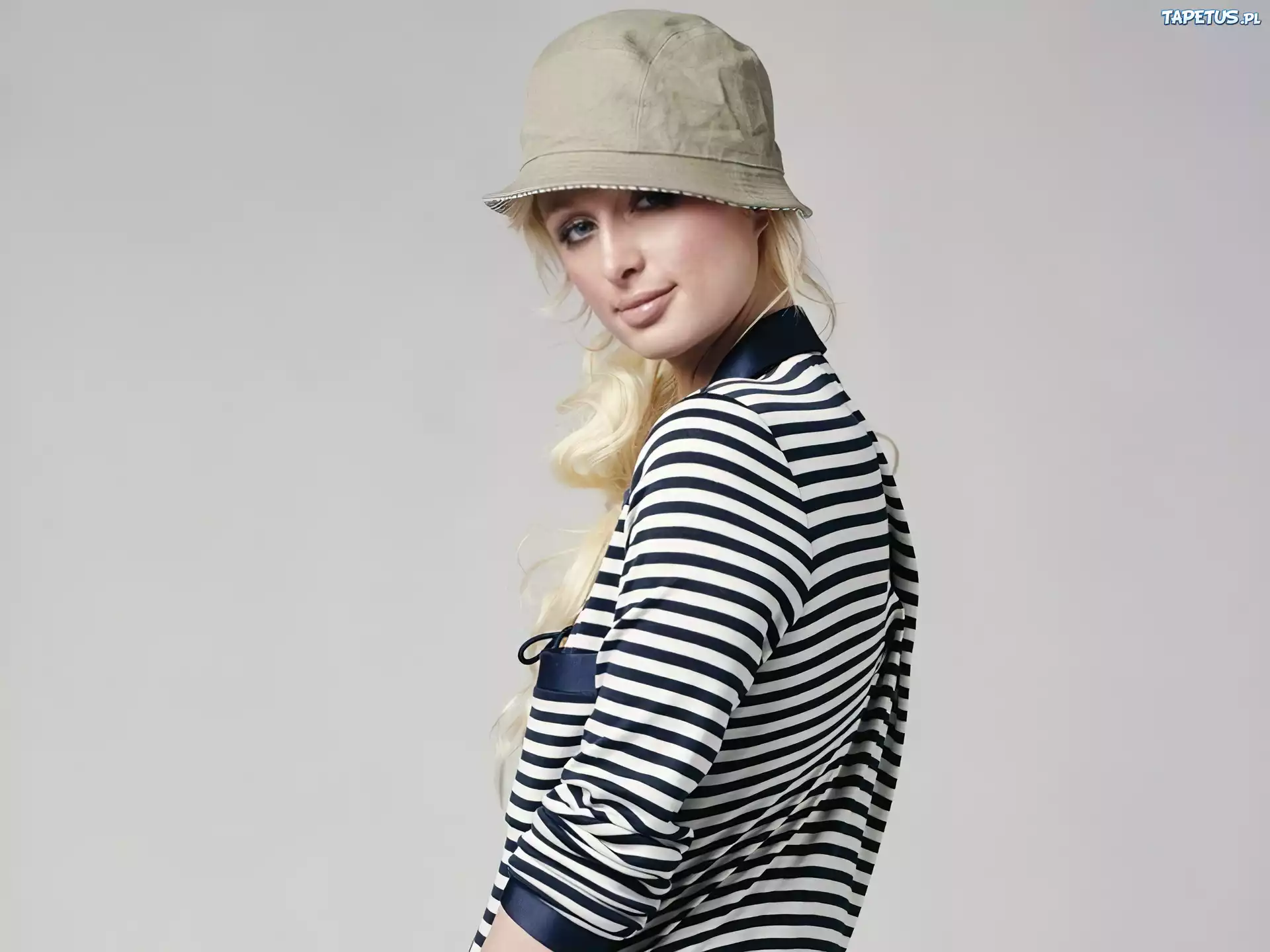 Paris Hilton,paki , bluzka