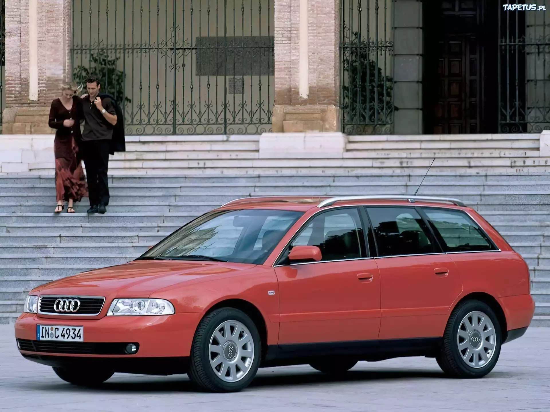 Czerwone, Audi A4