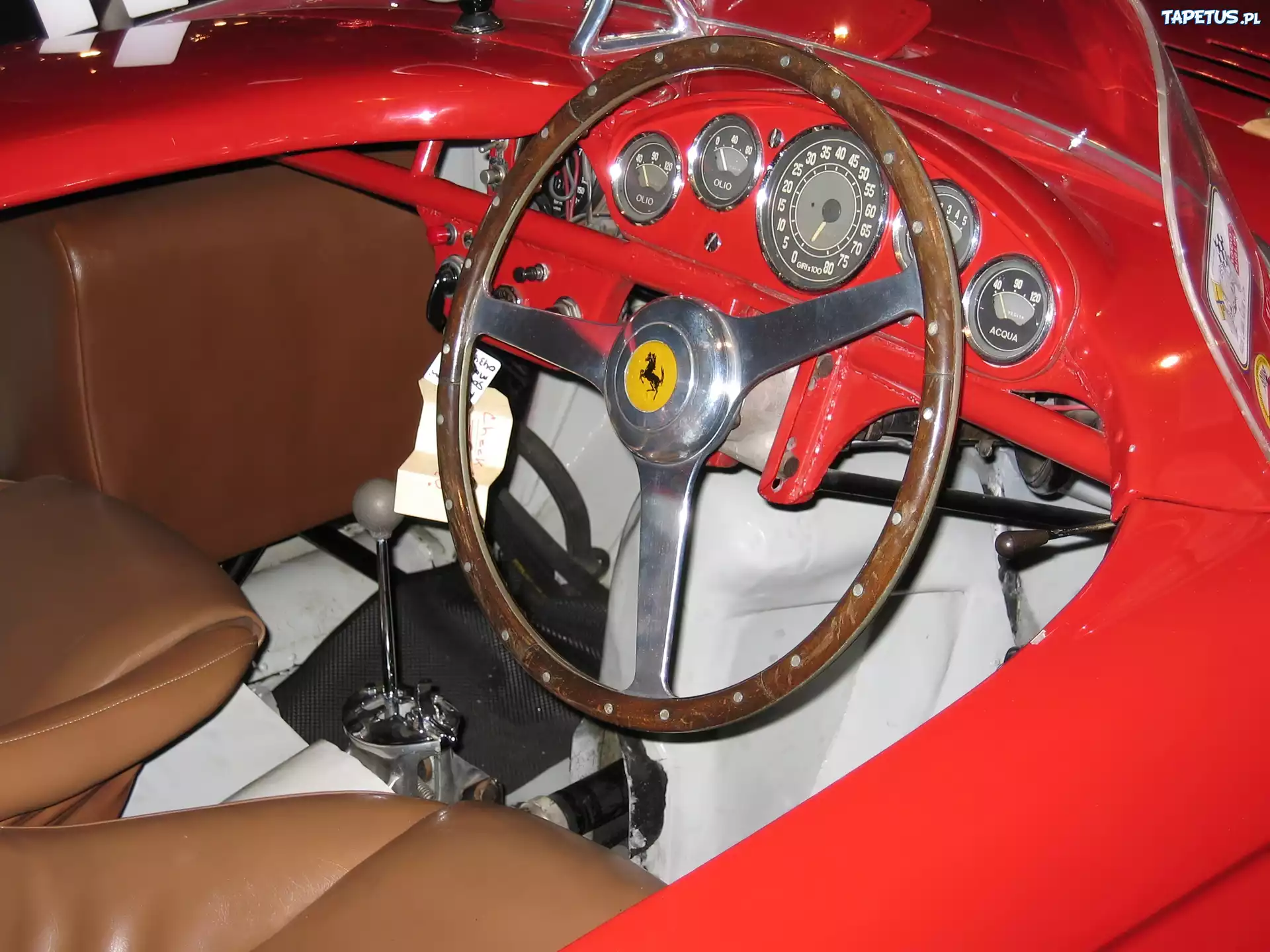Ferrari,kierownica,skrzynia biegów