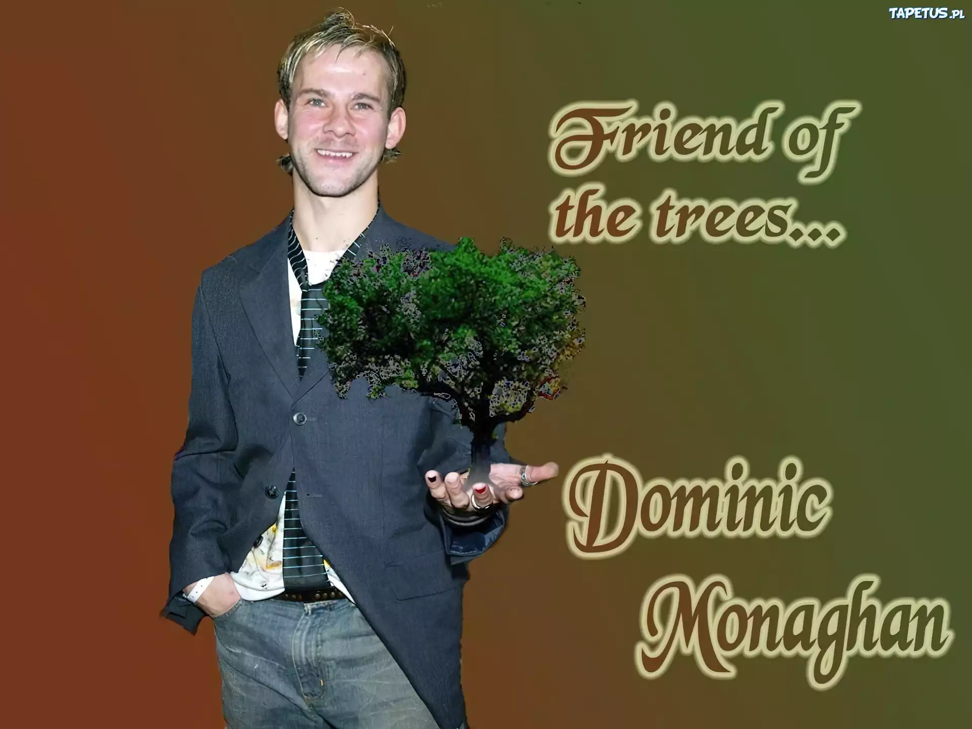 Dominic Monaghan,drzewo, krawat