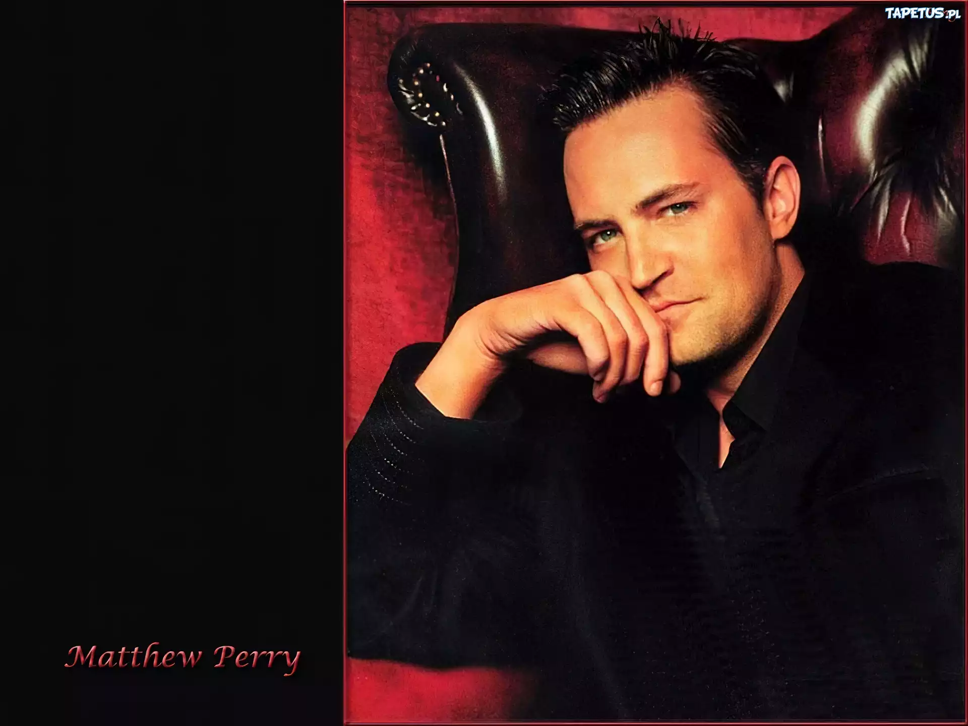 Mathew Perry,czarny strój