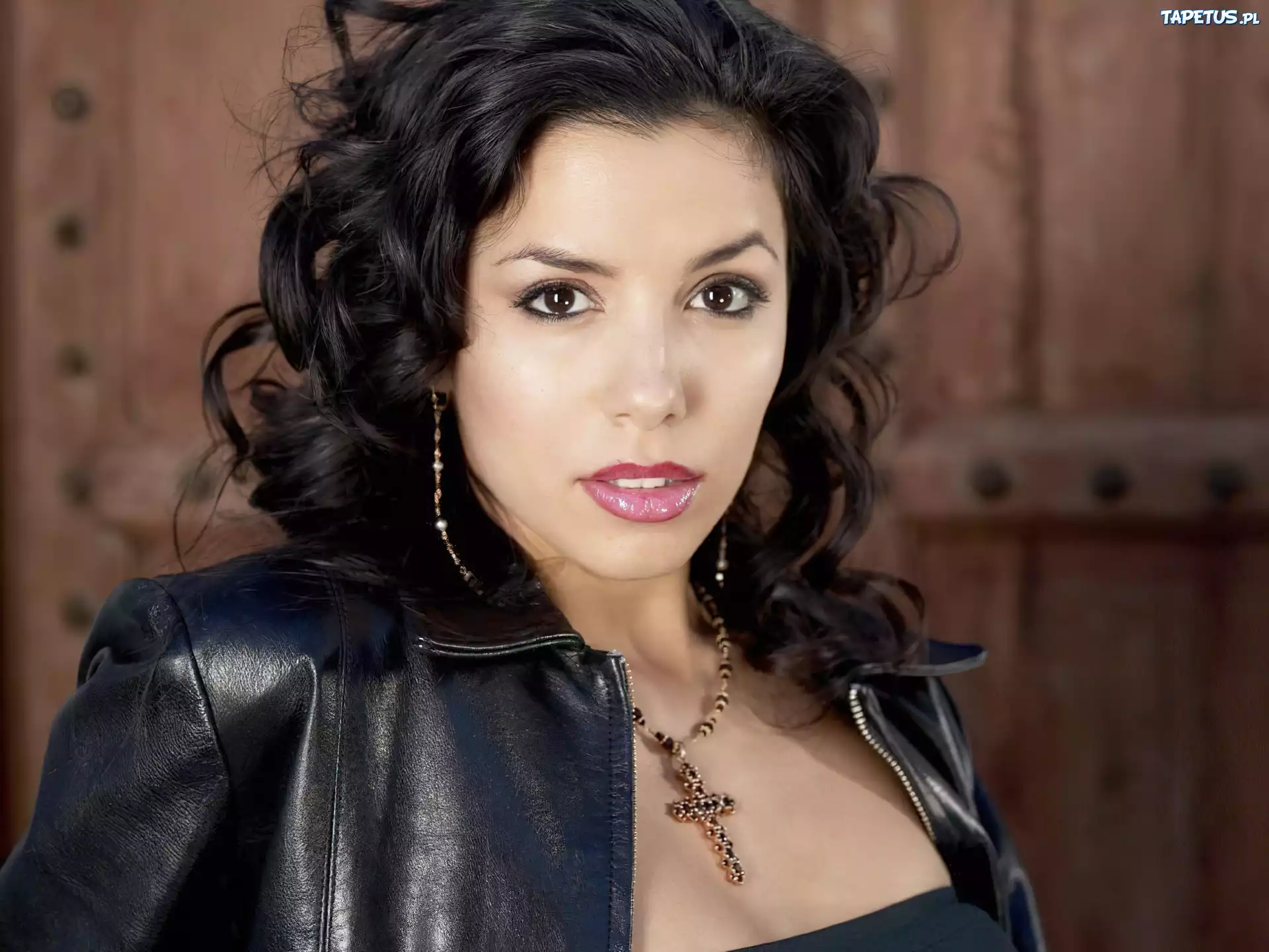 Eva Longoria, krzyżyk