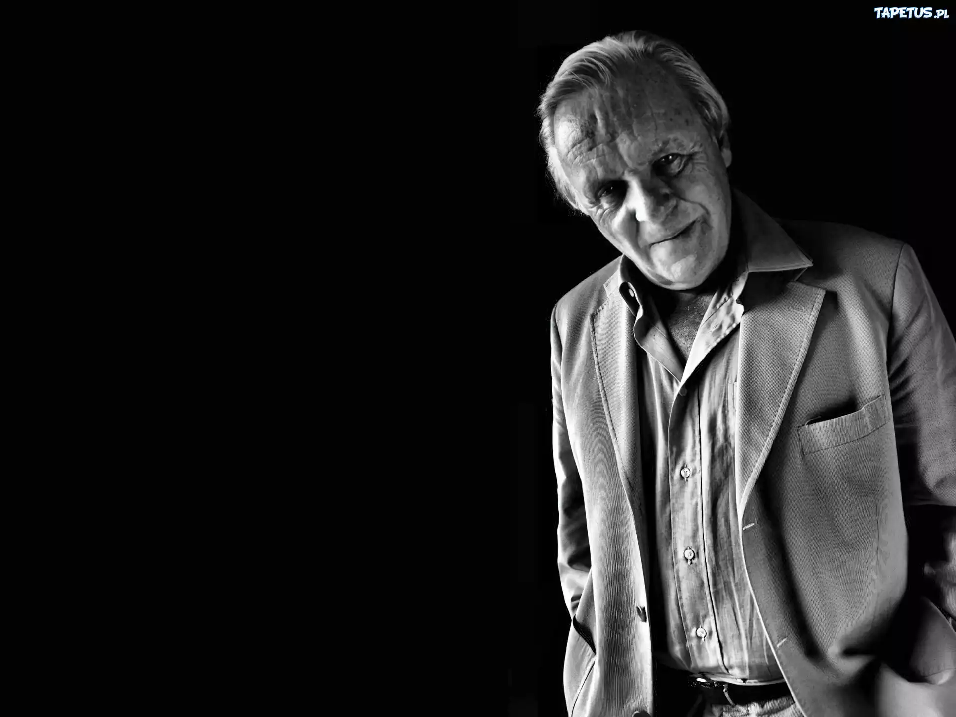 Anthony Hopkins,jasny, strój