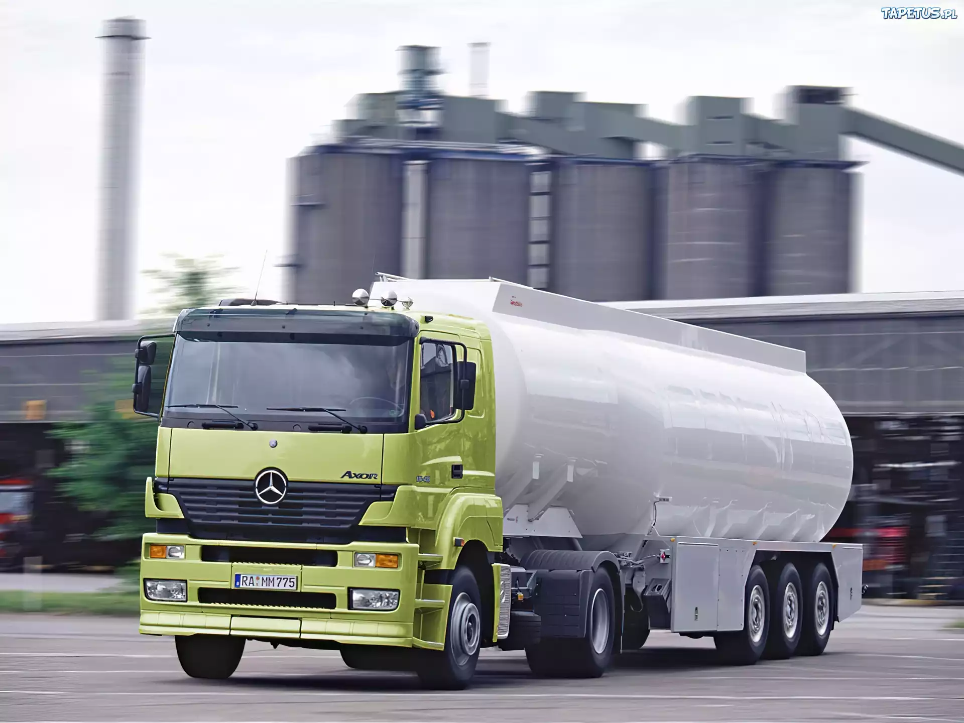 Zielony Ciągnik Mercedes, Cysterna