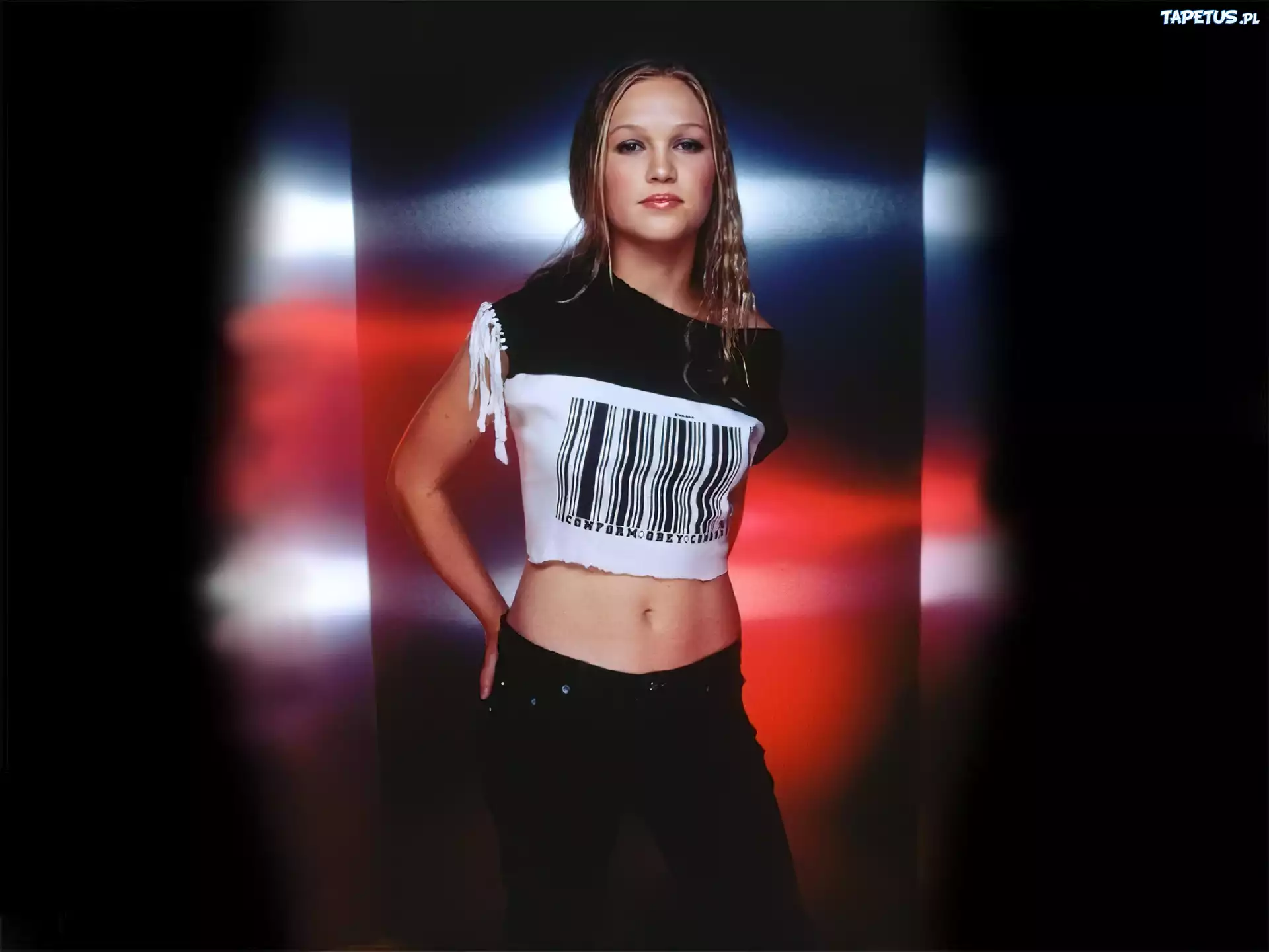 Julia Stiles, brzuszek