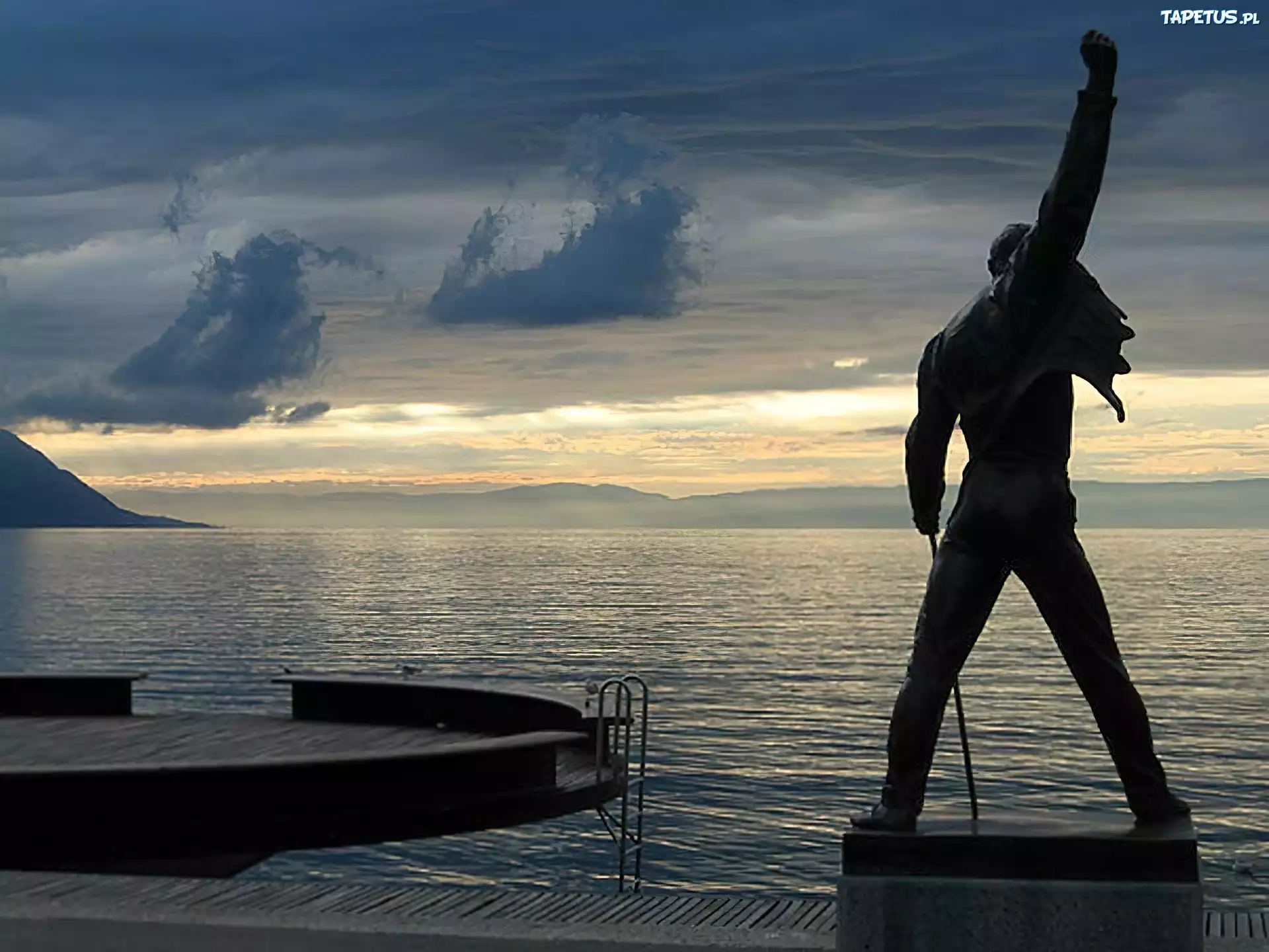 Freddie Mercury, Woda, Ciemne, Chmury