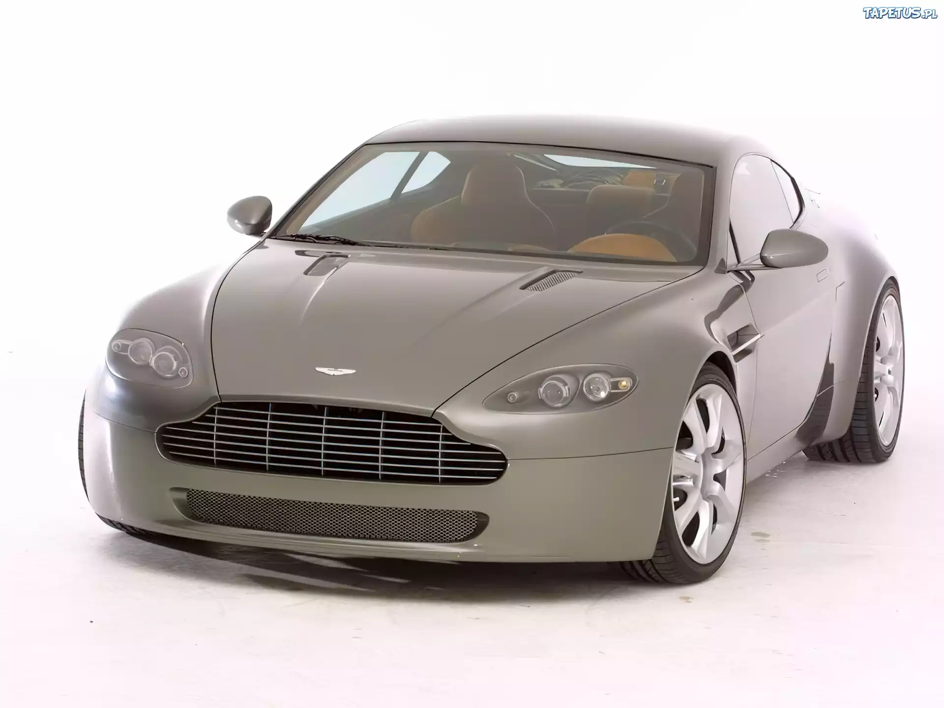 Aston Martin V8 Vantage, Przód