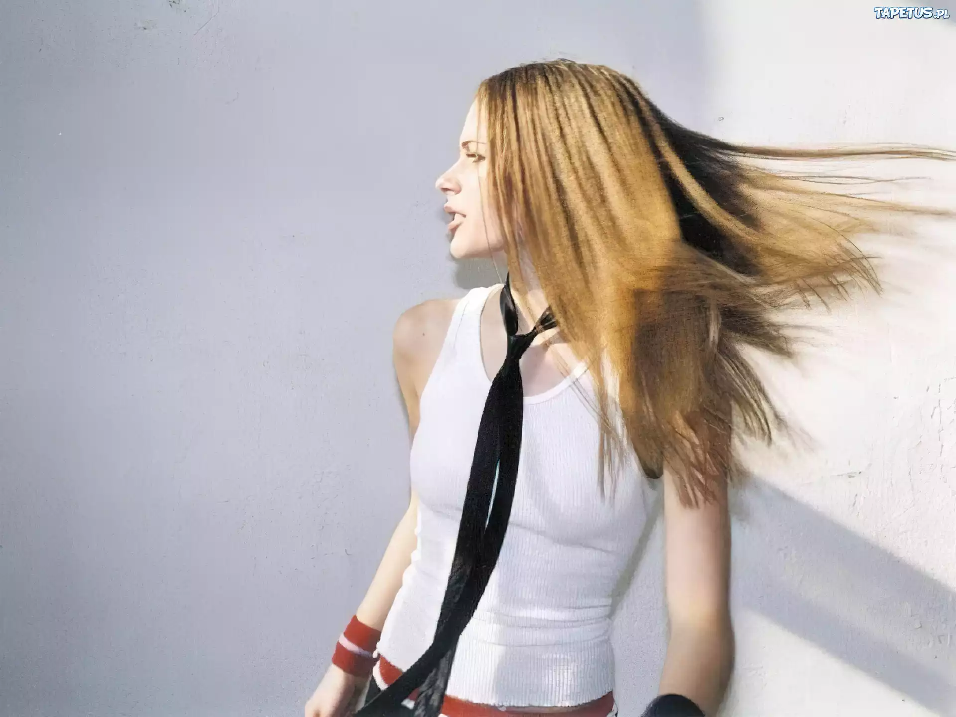 Avril Lavigne, Czarny Krawat