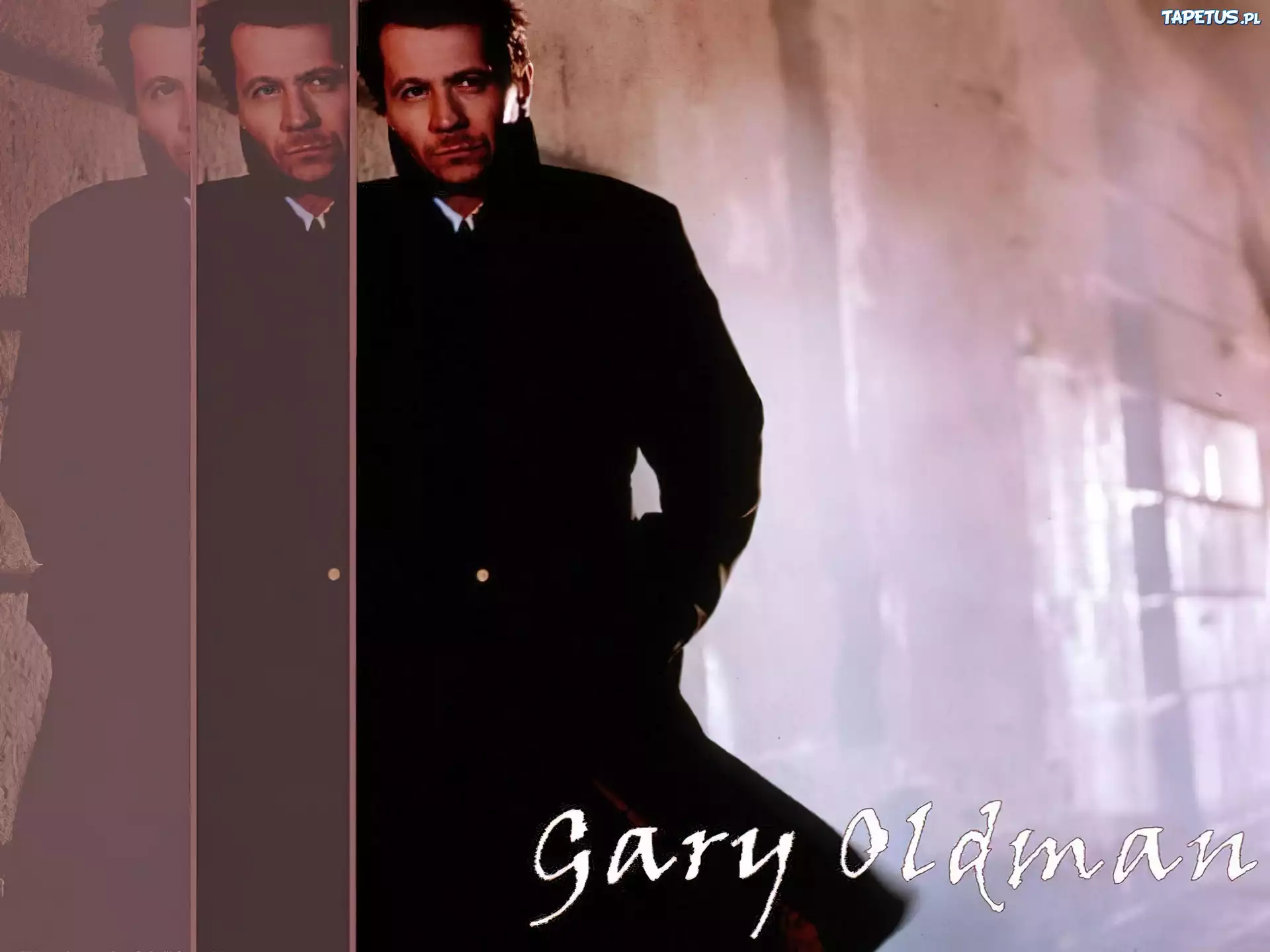 Gary Oldman,czarny płaszcz