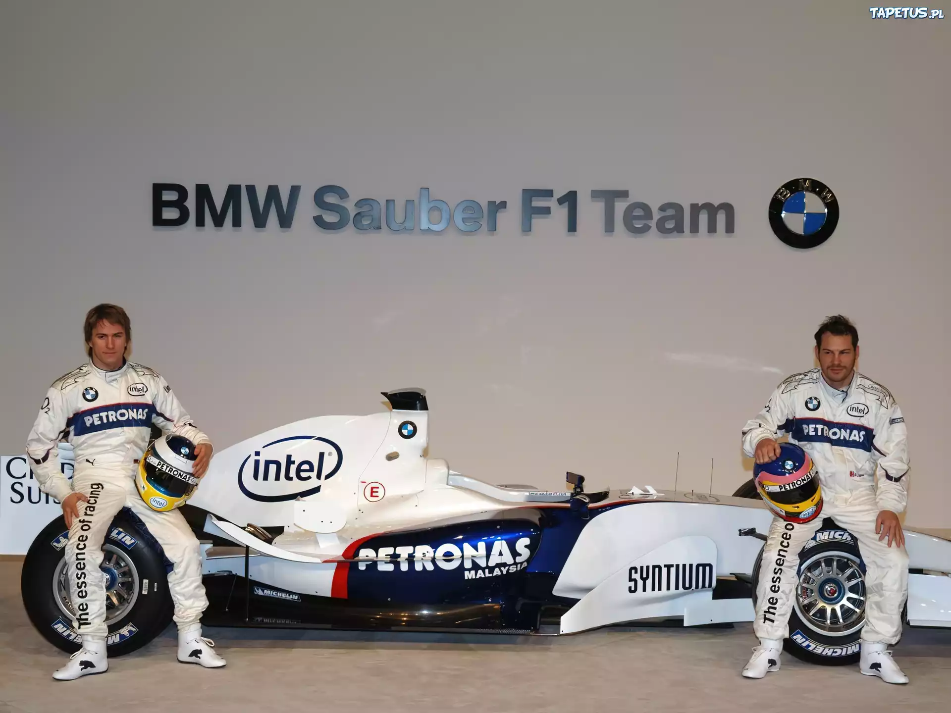 Formuła 1, BMW Sauber,bolid,opony, kask , koła, spojler