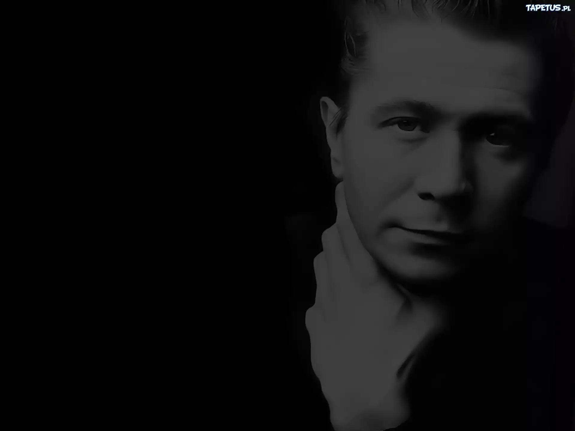 Gary Oldman,twarz, ręka
