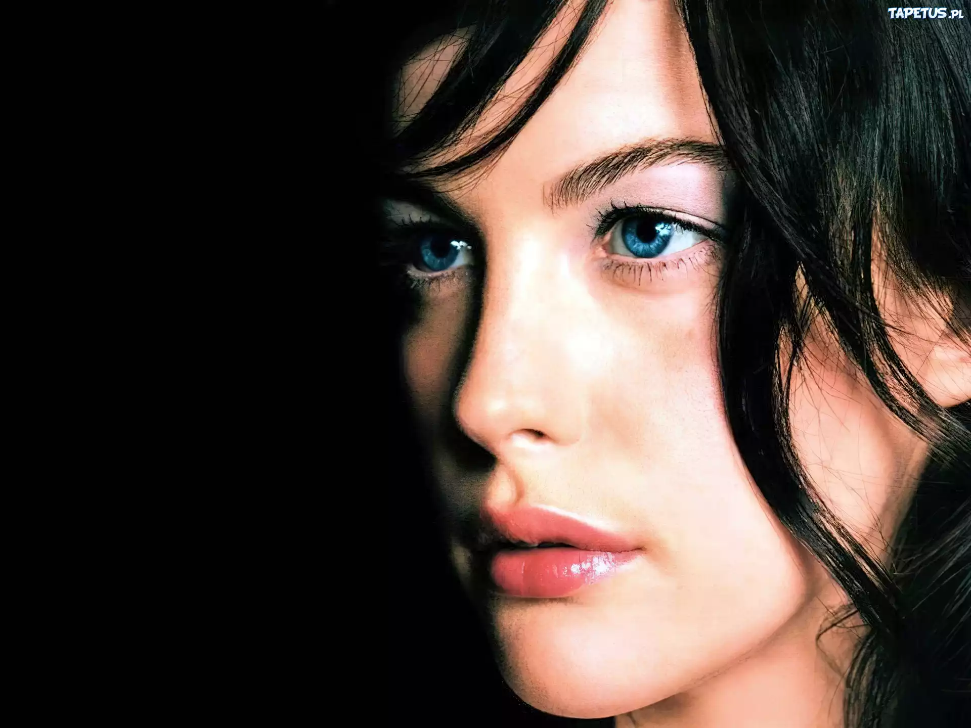 Liv Tyler, Niebieskie Oczy